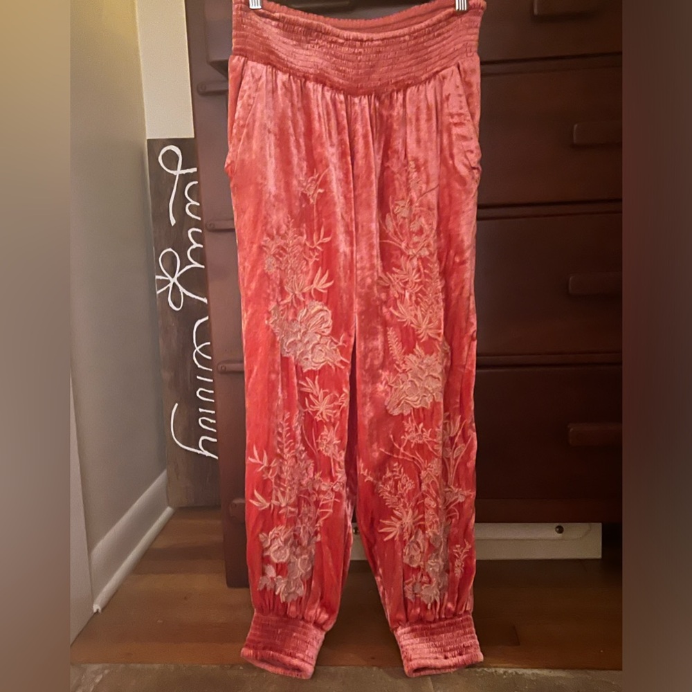 NWOT Anthropologie Crushed Velvet Lounge Jogger Pants